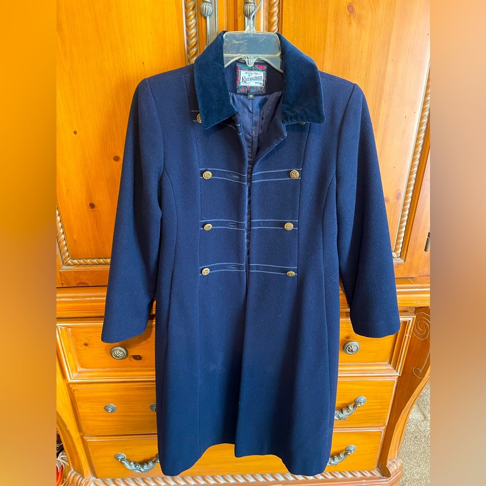 This is a girl’s 100% wool navy blue dress coat. Brand is Rothschild Size 10